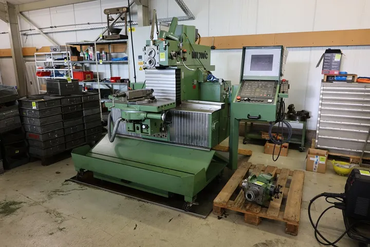 MAHO Universal CNC-Werkzeugfräsmaschine Typ: MH 700C